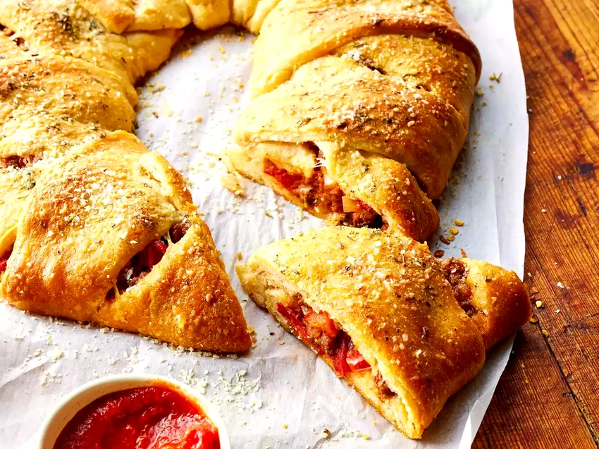20 Crescent Roll Party Appetizers That Wow Every Crowd Pizza Stuffed Crescent Ring