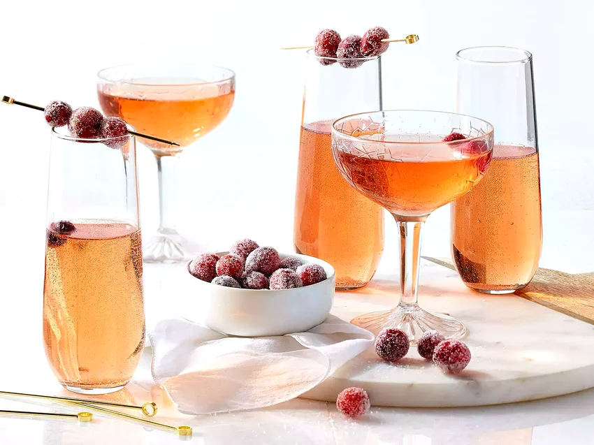 30 Simple Holiday Dinner Menu Ideas for Christmas Poinsettias