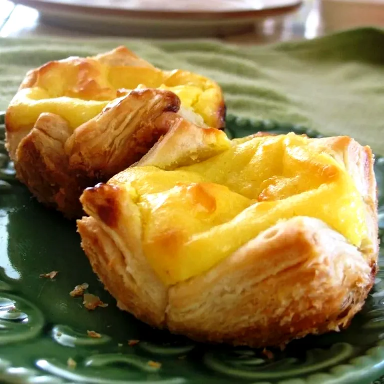15 Simple Desserts Using Store-Bought Puff Pastry Sheets Portuguese Custard Tarts - Pasteis de Nata