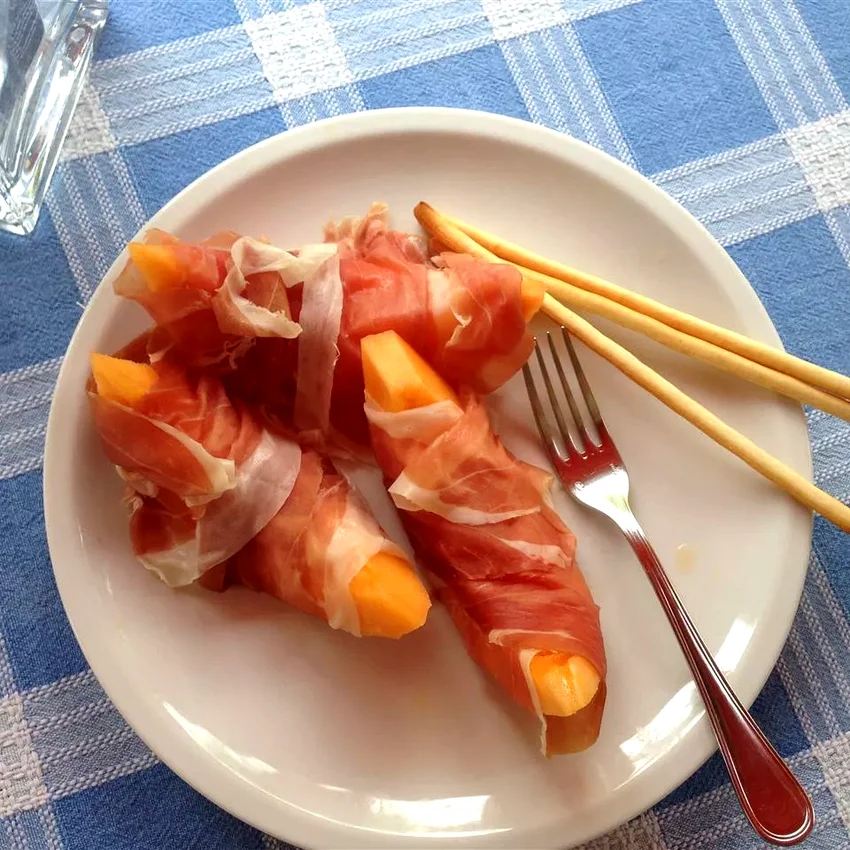 15 Elegant Appetizers Perfect for Home Entertaining Prosciutto e Melone (Italian Ham and Melon)