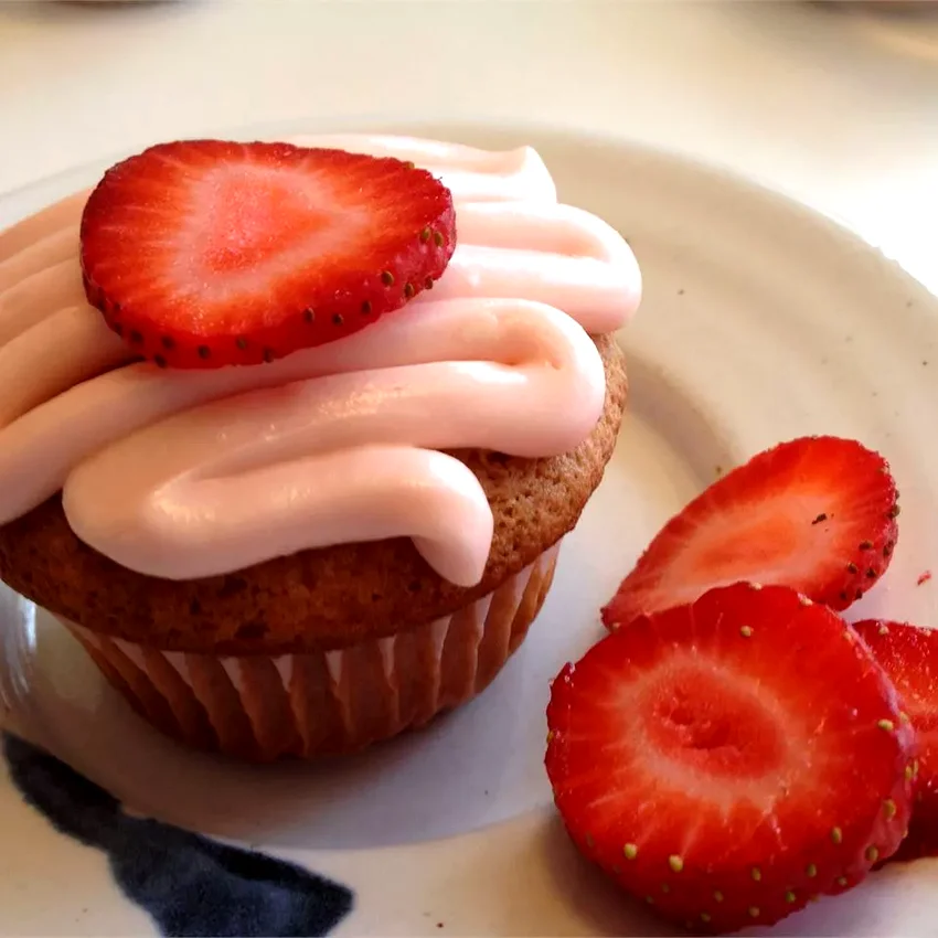Real Strawberry Cupcakes