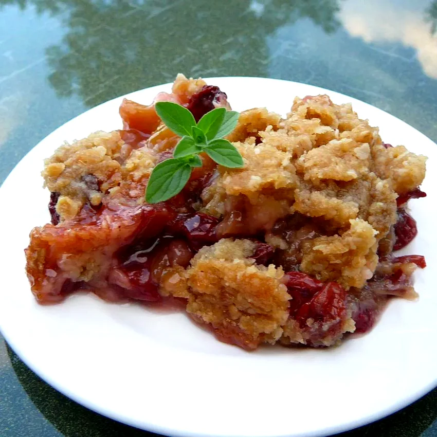 18 Simple Raspberry Treats to Make Your Summer Sweeter Rhubarb-Raspberry Crunch