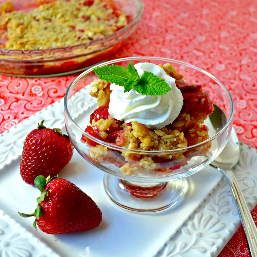 28 Fresh Strawberry-Rhubarb Recipes for Summer Cooking Rhubarb Strawberry Crunch