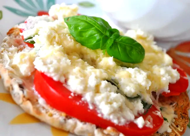 12 Fresh Tomato Sandwich Ideas for Summer Season Ricotta and Tomato Sandwich