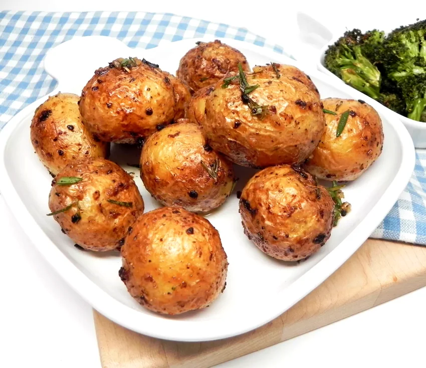 30 Simple Holiday Dinner Menu Ideas for Christmas Roasted Baby Potatoes