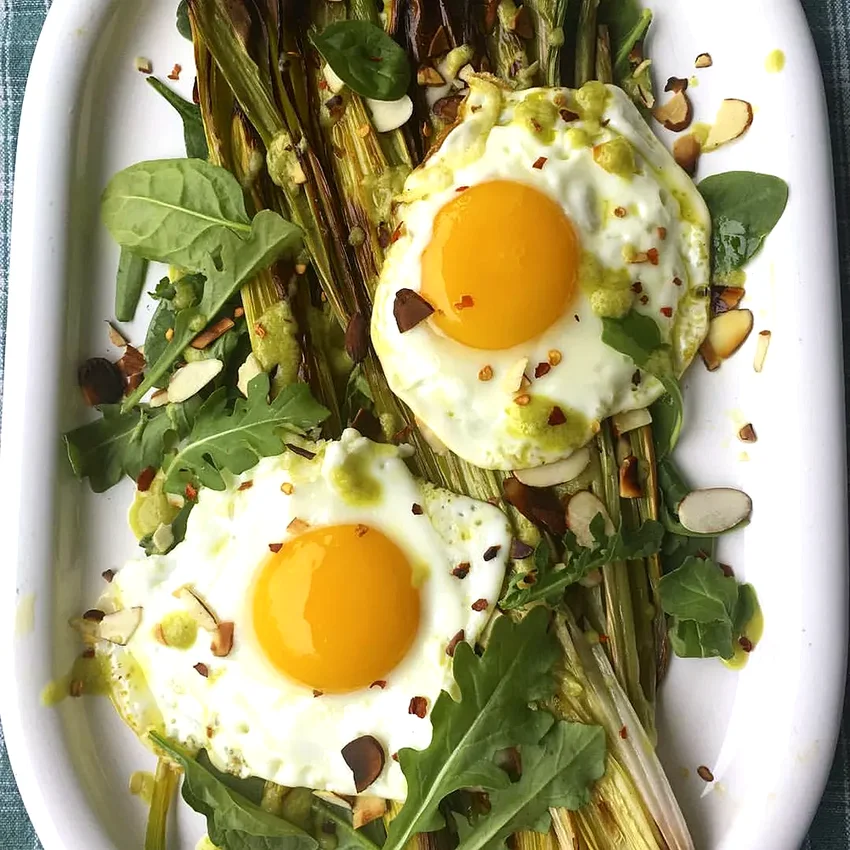 15 Low-Carb Keto Breakfast Recipes for Your Morning Routine Roasted Leeks with Eggs (Paleo and Keto-Friendly)