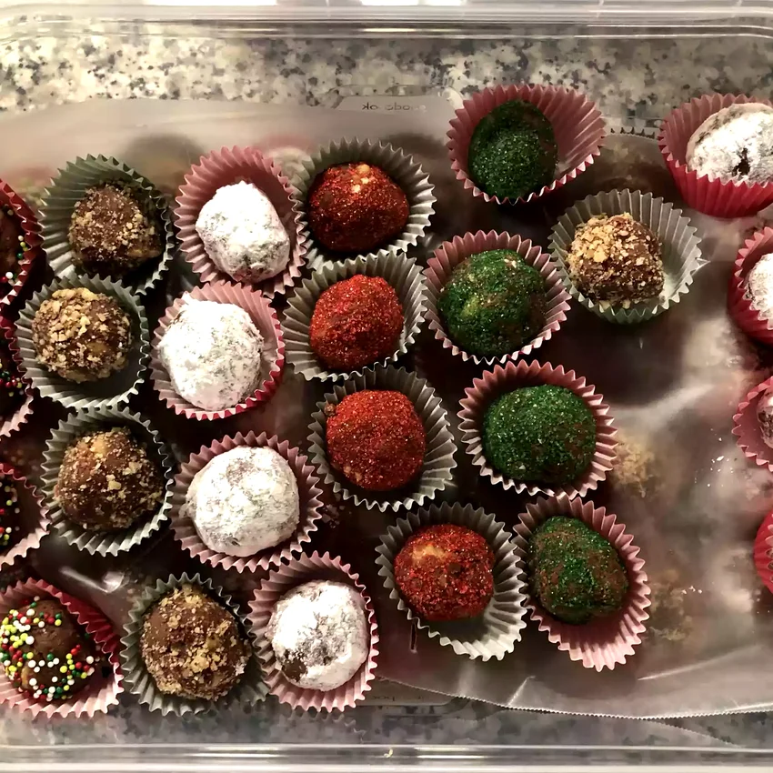 14 Easy No-Bake Holiday Treats for Baking-Free Christmas Rum or Bourbon Balls
