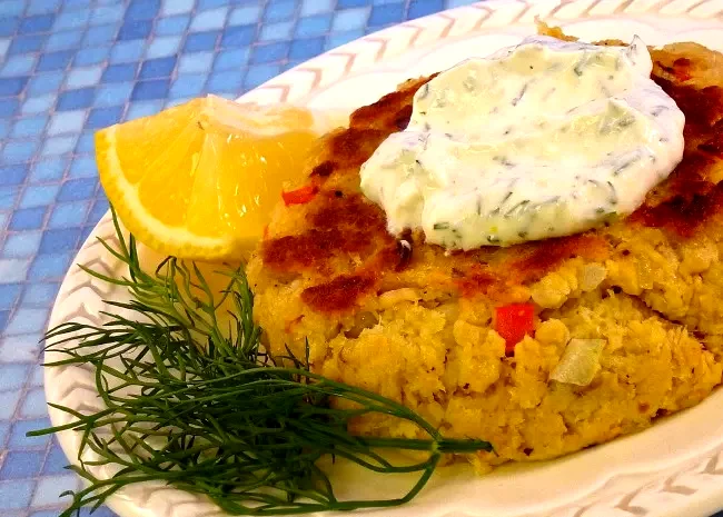 Salmon Patties With Dill Sauce