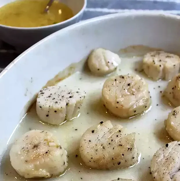 Scallops with White Wine Sauce