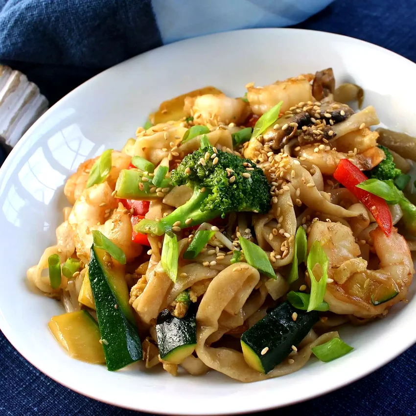 Shrimp Lo Mein with Broccoli