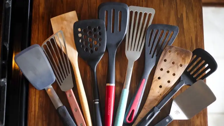 Silicone vs. metal spatulas: which one is better for frying