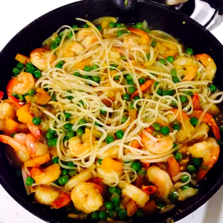 Singaporean Noodle Curry Shrimp