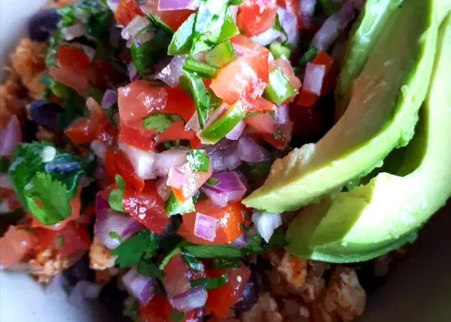 14 Best Healthy Clean Eating Chicken Recipe Collection Skillet Chicken and Quinoa with Fresh Salsa