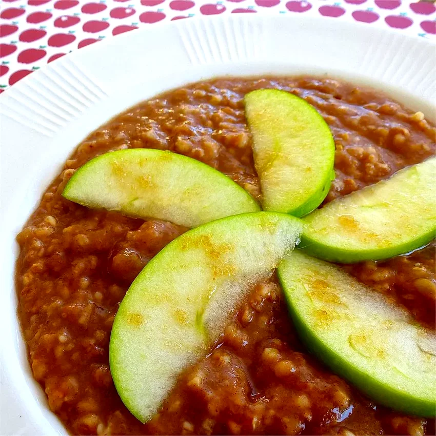 20 Morning Apple Recipe Ideas for Better Breakfasts Slow Cooker Cinnamon Apple Steel Cut Oats