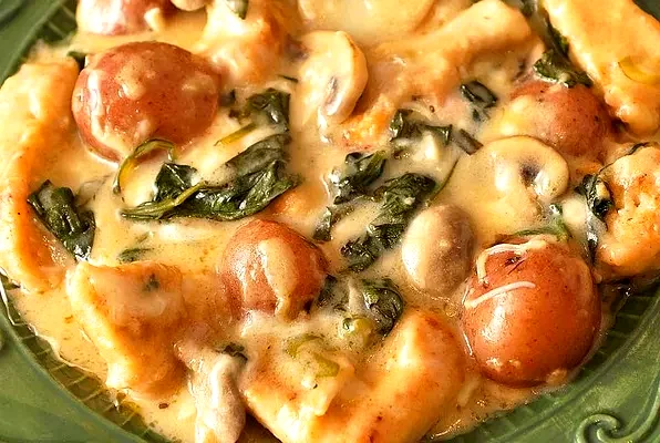 27 Best Recipes Featuring Spinach and Mushroom Combinations Smothered Chicken with Spinach, Potatoes, and Mushrooms