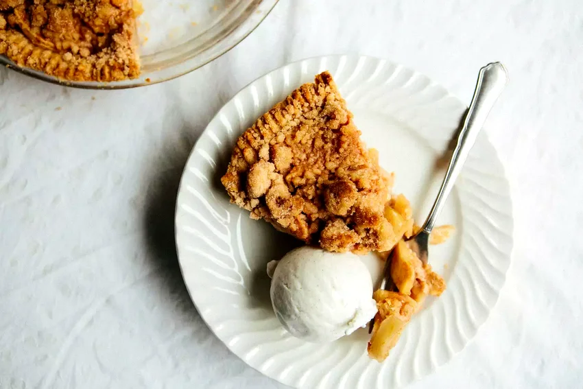 15 Delicious Apple Cider Vinegar Cooking Ideas Snickerdoodle-Crusted Apple Pie