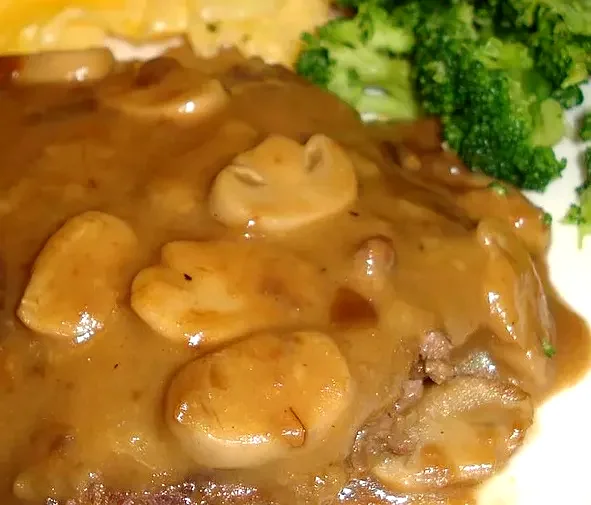 10 Easy and Hearty Cube Steak Recipes for Dinner Sorta Salisbury Steak