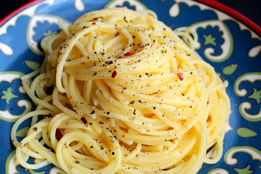 24 Perfect Side Dishes to Serve with Your Favorite Soups Spaghetti Cacio e Pepe