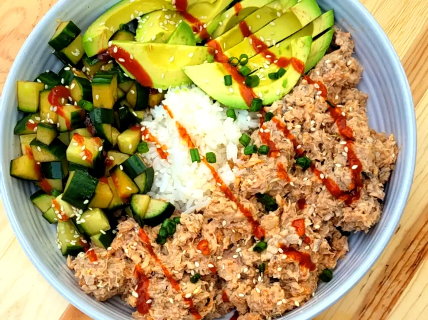 23 Effortless Summer Meals That Never Disappoint Spicy Canned Salmon Salad Rice Bowl