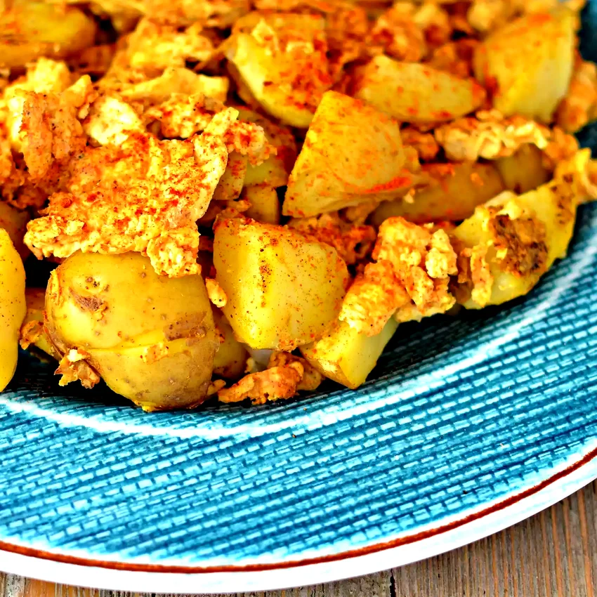 Spicy Potatoes and Scrambled Eggs