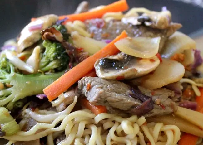 Spicy Thai Steak and Vegetable Stir-Fry