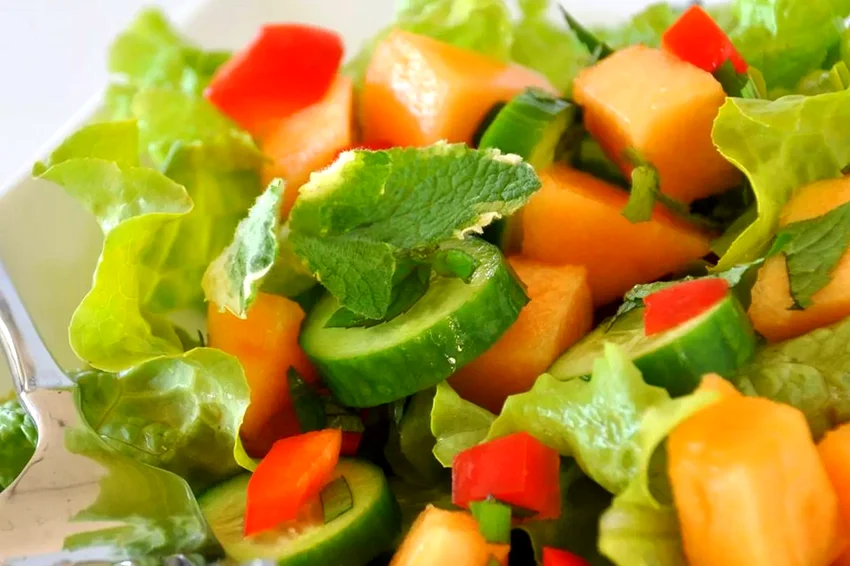 Spinach Cantaloupe Salad with Mint
