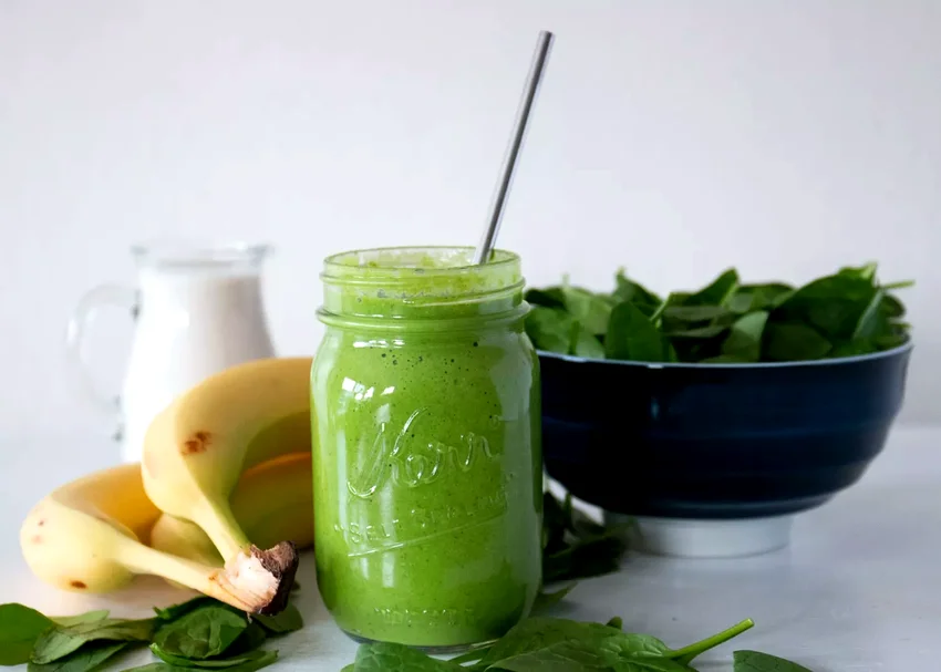 19 Simple Smoothie Recipes Using 3 Ingredients or Fewer Spinach and Banana Power Smoothie