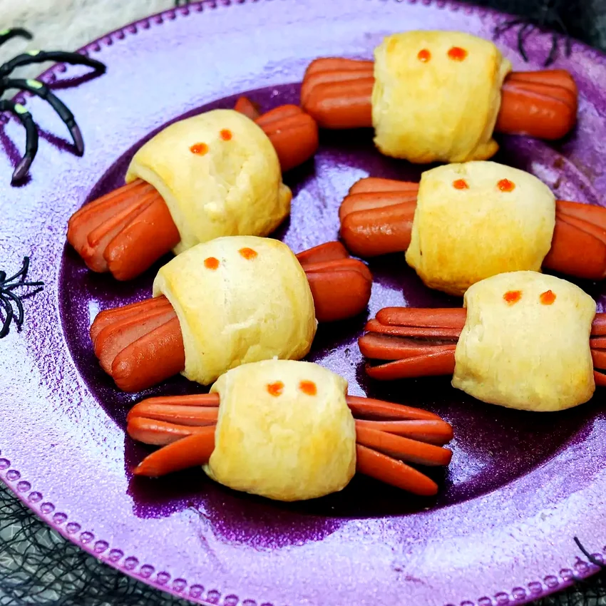 24 Spooky Halloween Dinner & Party Ideas That Will Wow Spooky Spider Halloween Hot Dogs