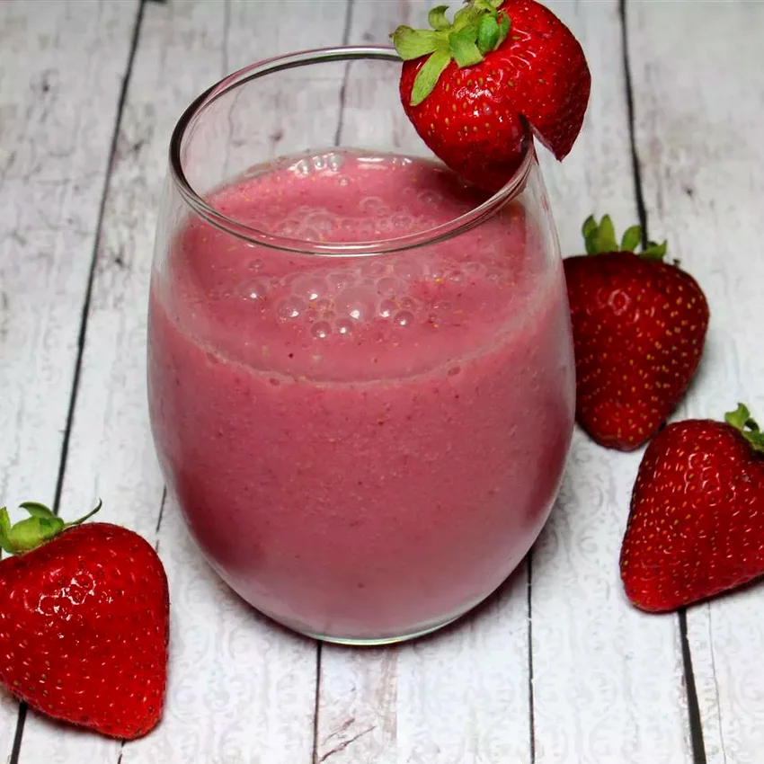 19 Simple Smoothie Recipes Using 3 Ingredients or Fewer Strawberries and Creme Wannabe Frappuccino(R)