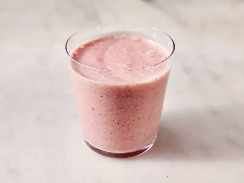 Strawberry Oatmeal Breakfast Smoothie