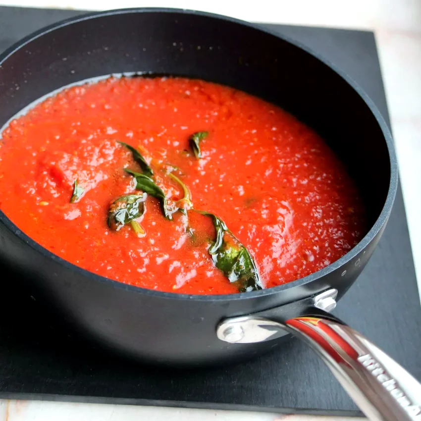 Sugo di Pomodoro (Authentic Italian Tomato Sauce)
