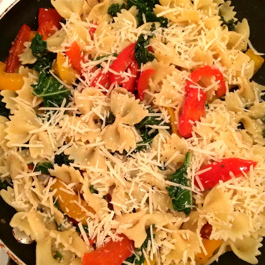 Sweet Pepper Pasta Toss with Kale