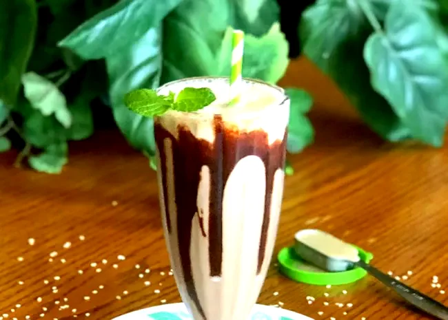 28 Mint Chocolate Treats You'll Love Making Over & Over Tahini Mint Chocolate Shake
