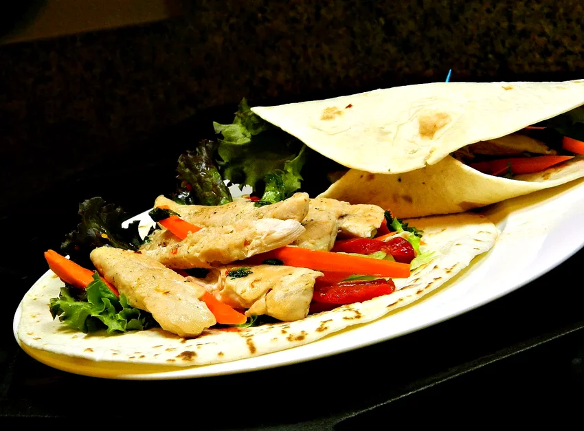 14 Easy Chicken Wrap Ideas for Fast, Grab-and-Go Meals Thai Chicken Wrap