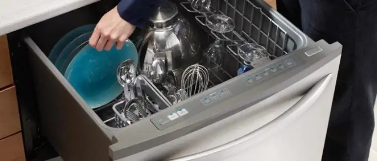Things to Keep in mind before washing your dishwasher with CLR