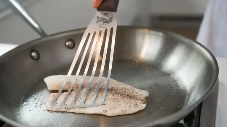 Tips for Using a metal spatula on stainless steel pan