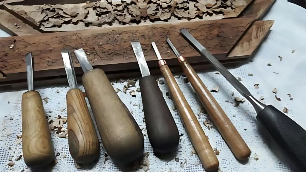 Tips for shaping the spatula head using hand tools, such as a carving knife or chisel