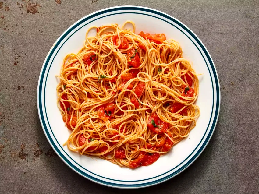 12 Fresh Tomato Pasta Dishes to Try This Summer Season Tomato and Garlic Pasta
