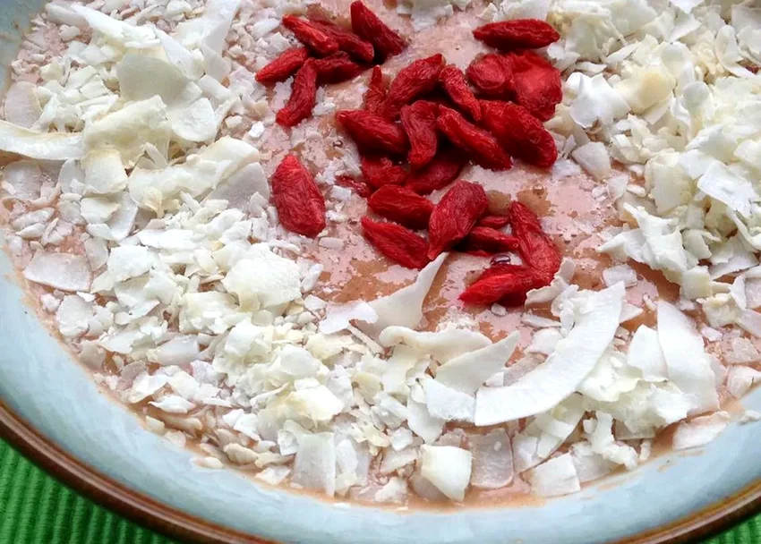 Vegan Smoothie Bowl with Carrot and Banana