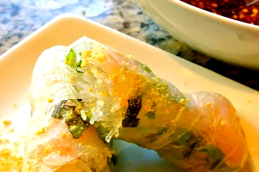 Vietnamese Spring Rolls With Dipping Sauce