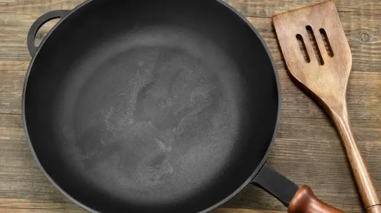What Spatula To Use On Cast Iron? Tips From Top Chefs