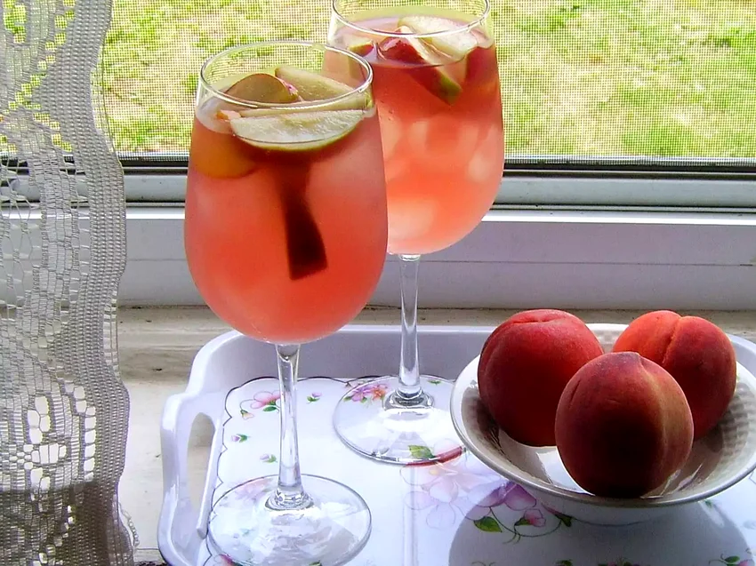 White Peach Sangria