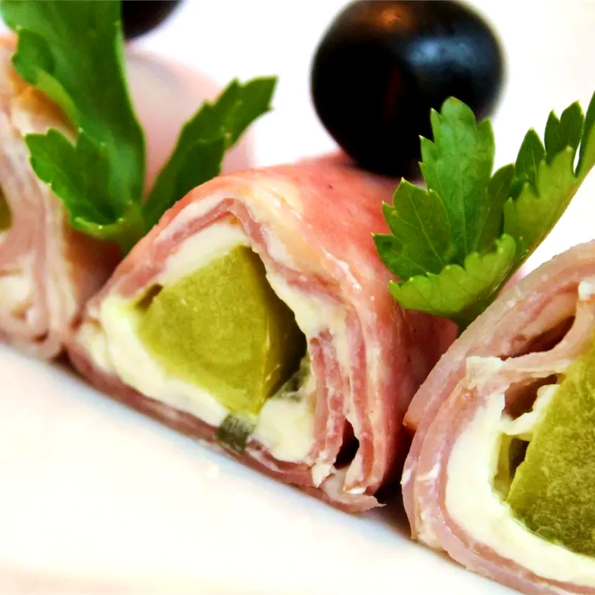 32 Simple Game Day Appetizers for Super Bowl Parties Yummy Roll Ups
