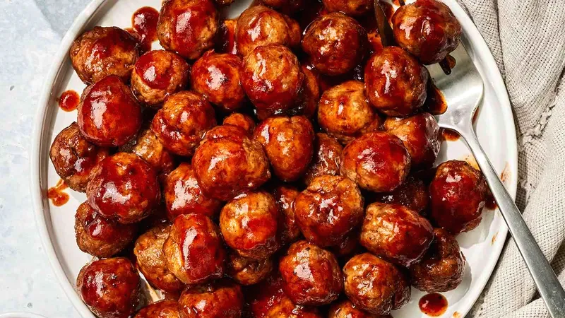 Barbecue Grape-Jelly Meatballs Food photo of Barbecue Grape-Jelly Meatballs