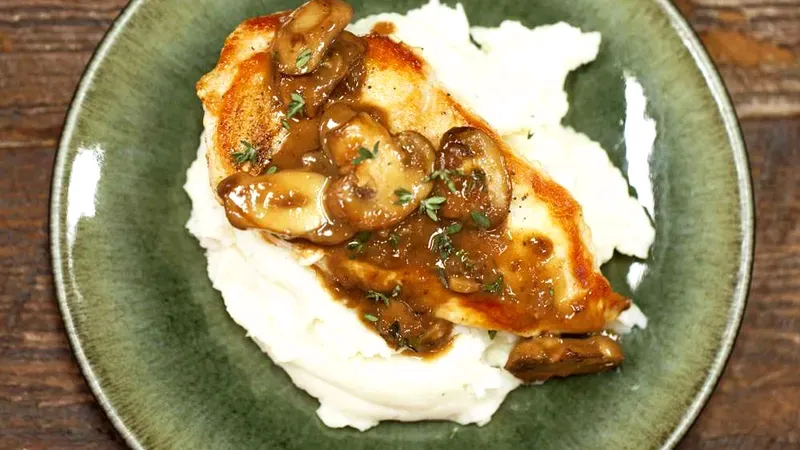 Chicken with Mushroom Sauce Food photo of Chicken with Mushroom Sauce