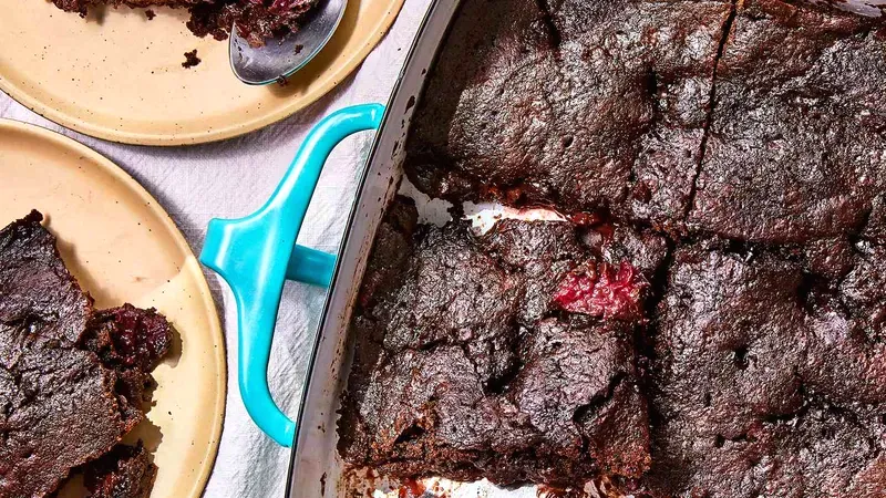 Chocolate-Cherry Dump Cake Food photo of Chocolate-Cherry Dump Cake