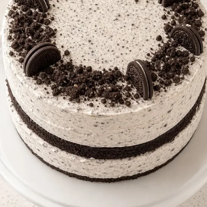 Moist Chocolate Oreo Cake with Cookies & Cream Frosting Chocolate Oreo Cake