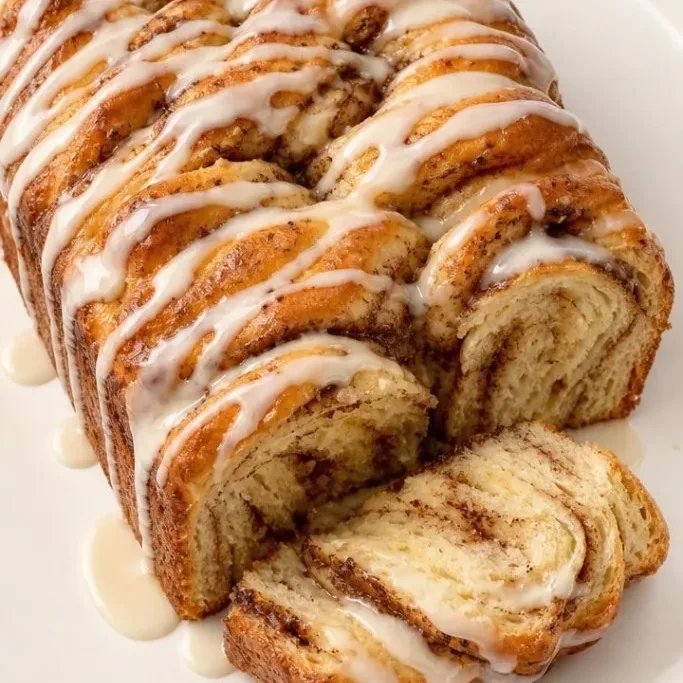 Cinnamon Roll Pull Apart Bread