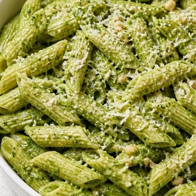 20-Minute Green Pesto Pasta with Bright, Fresh Basil Green Pesto Pasta
