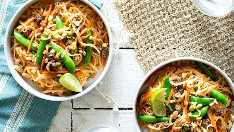 Ground Beef & Snap Pea Rice-Noodle Stir-Fry Food photo of Ground Beef & Snap Pea Rice-Noodle Stir-Fry